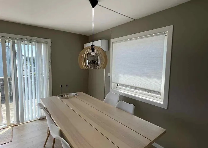 2 Bedrooms - Beautiful Near Centre Apartment