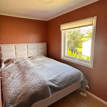 Apartment 2 Bedrooms - Beautiful Near Centre
